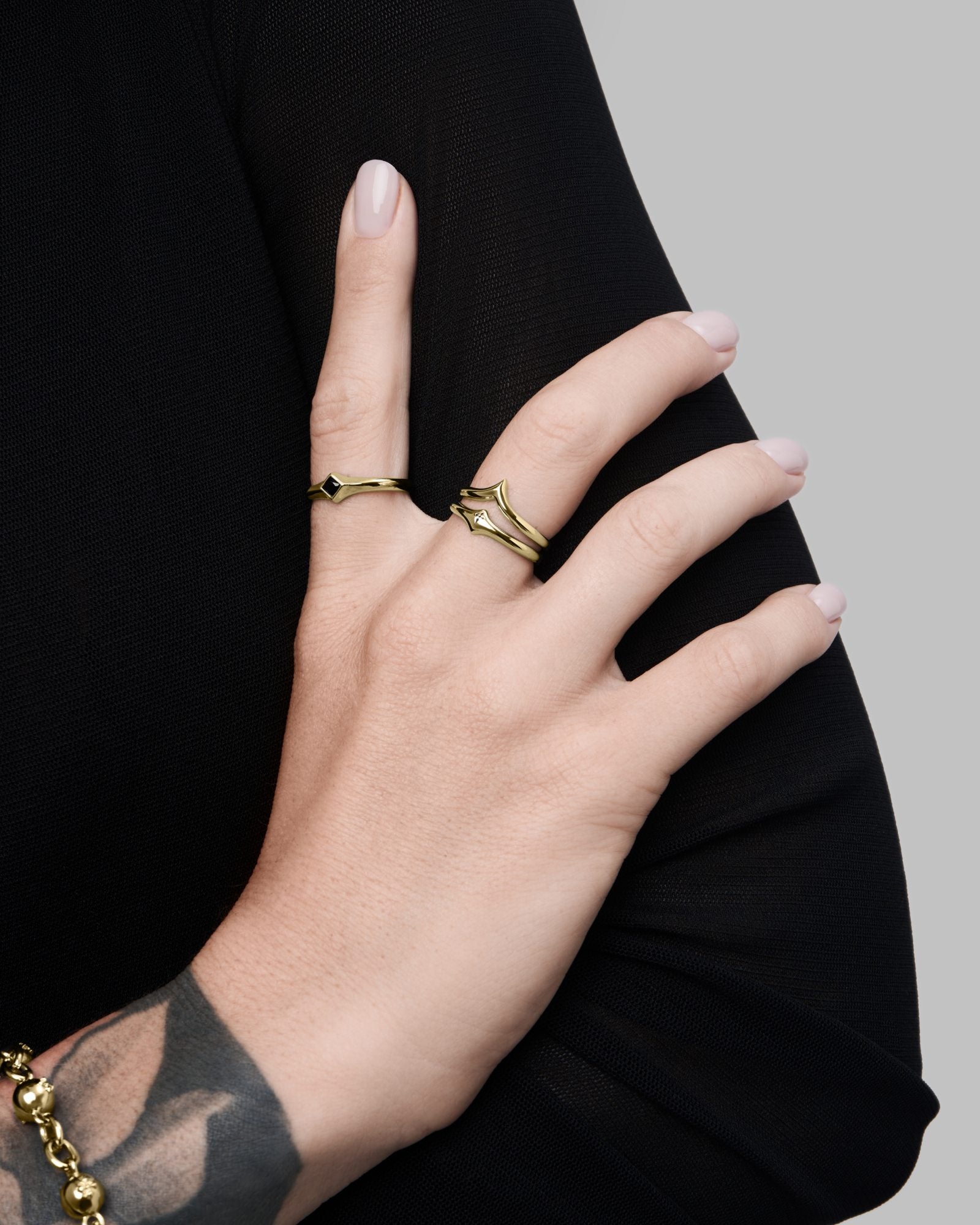 Onyx Arc Ring-Rings- Gold - US4 - Ask & Embla